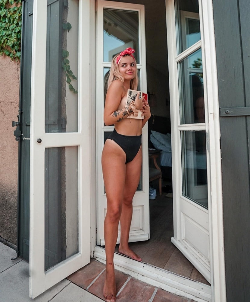 Romy coquine youtubeuse #81091357