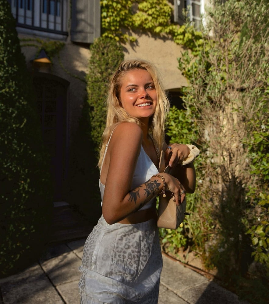 Romy coquine youtubeuse #81091378