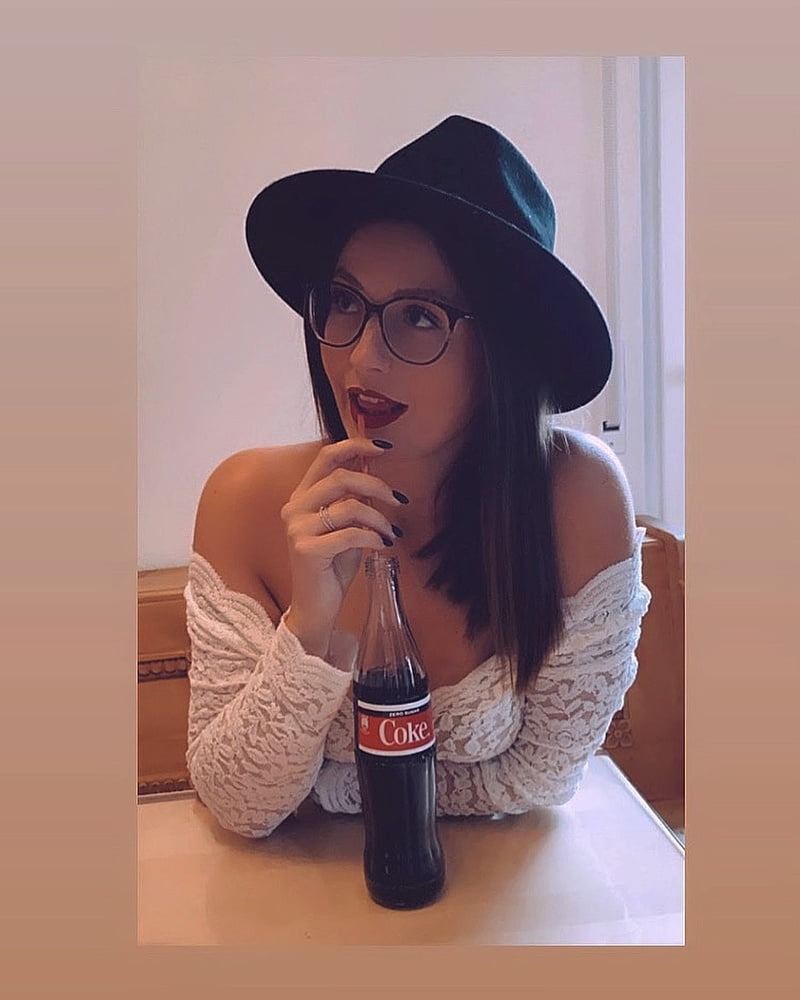 Cocacola Girl Drink 01 #106861048