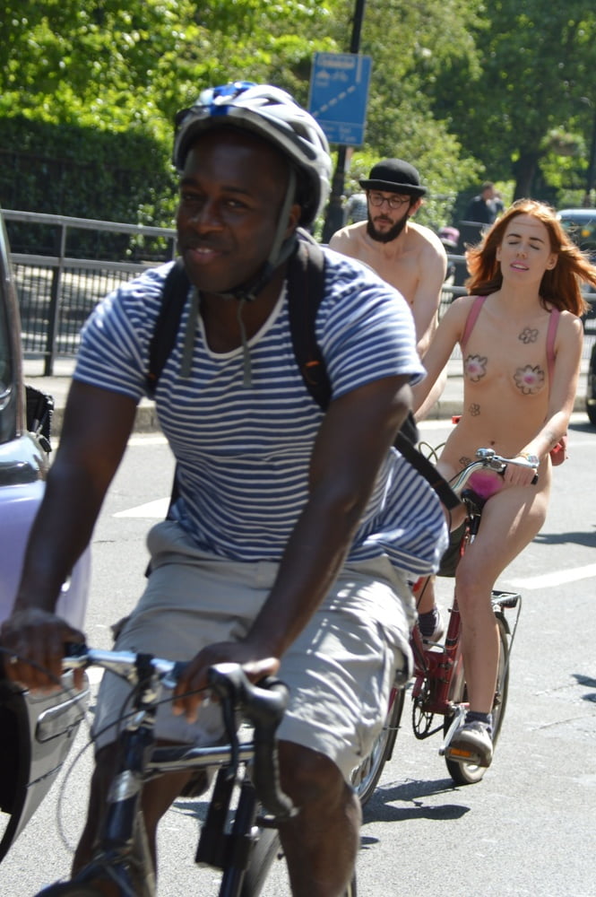 Capelli rossi flower girl london 2013 wnbr world naked bike ride
 #95726680