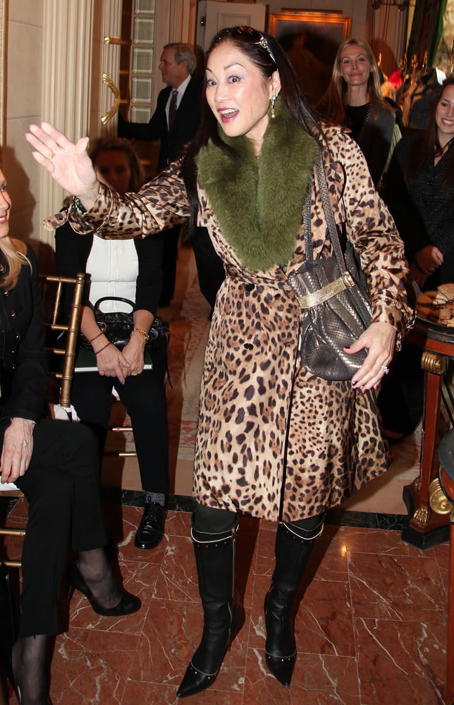 Milfs & gilfs con botas no.23
 #103269364