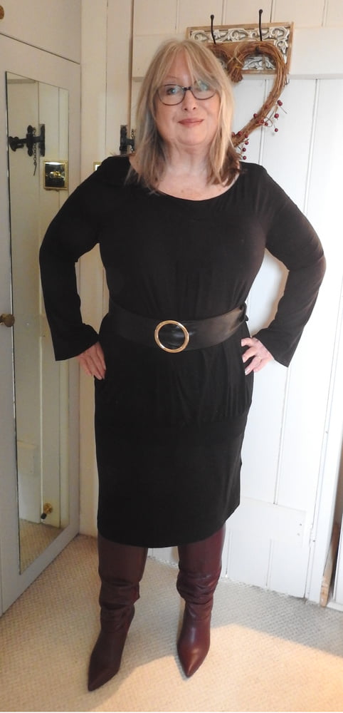 Milfs & gilfs con botas no.23
 #103269367