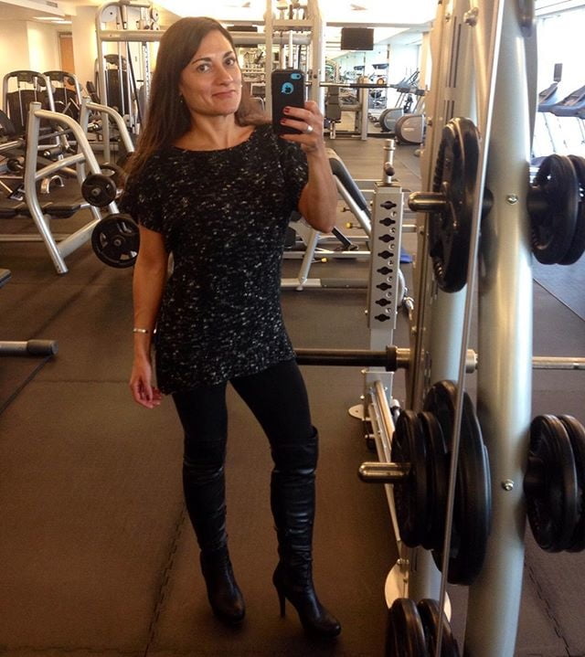 Milfs & gilfs con botas no.23
 #103269374