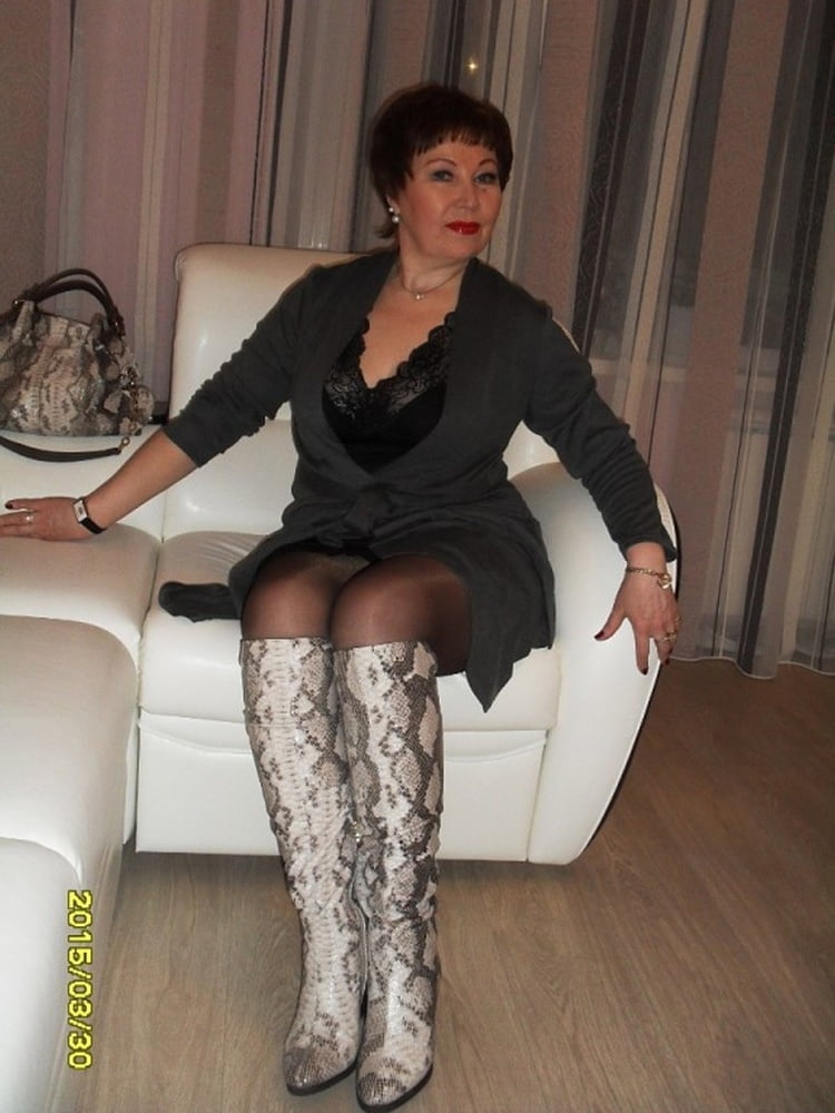 Milfs & gilfs con botas no.23
 #103269381