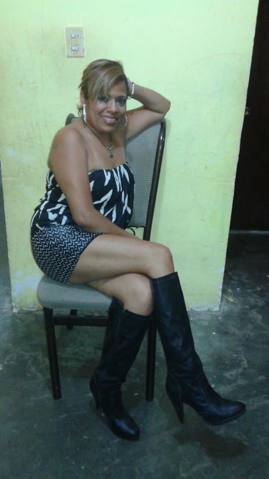 Milfs & gilfs con botas no.23
 #103269382