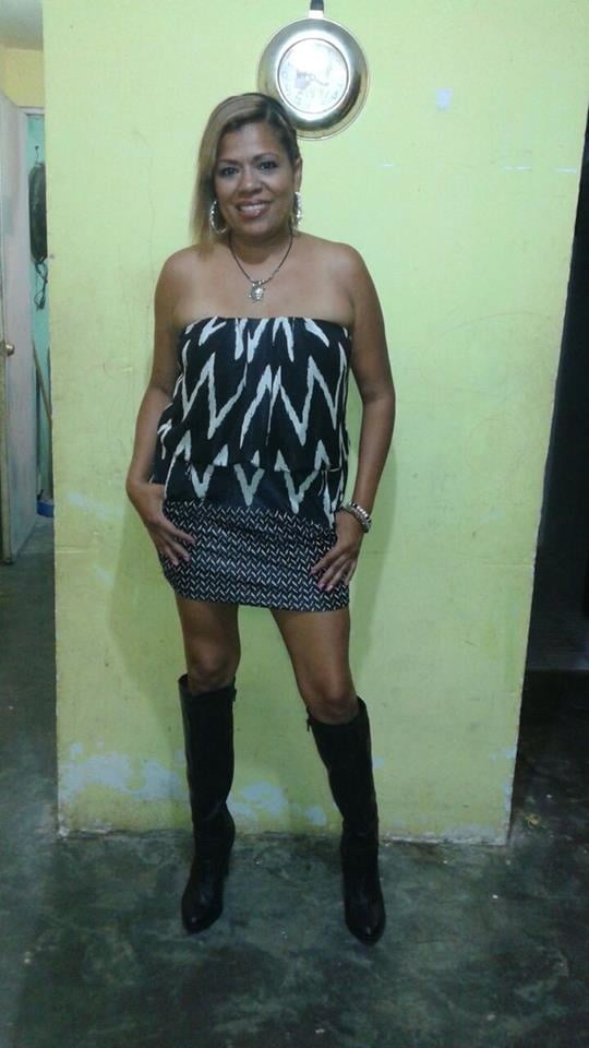 Milfs & gilfs con botas no.23
 #103269384