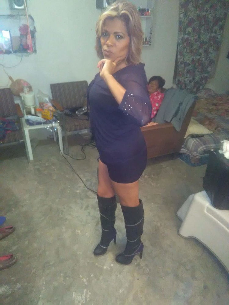 Milfs & gilfs con botas no.23
 #103269386