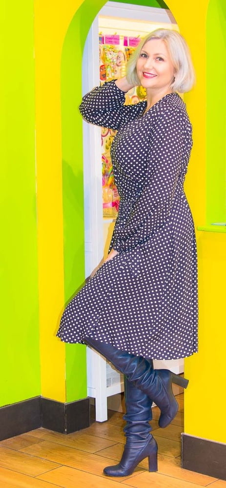 Milfs & gilfs con botas no.23
 #103269387