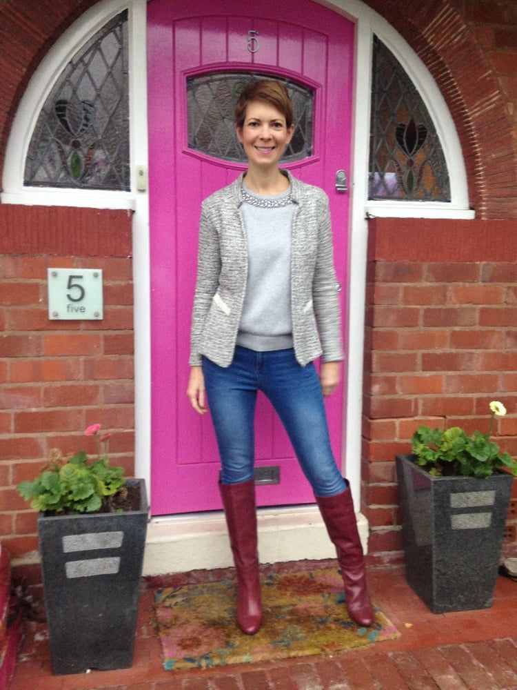 Milfs & gilfs con botas no.23
 #103269395