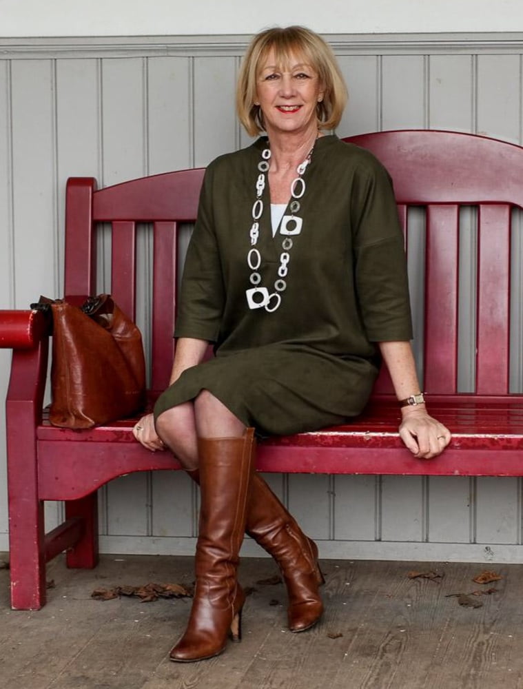 Milfs & gilfs con botas no.23
 #103269398