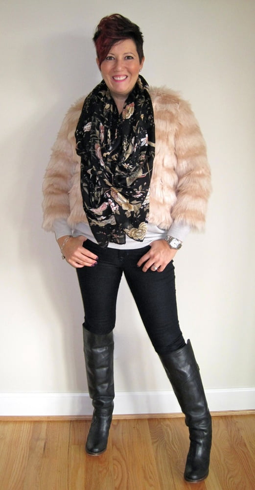 Milfs & gilfs con botas no.23
 #103269399