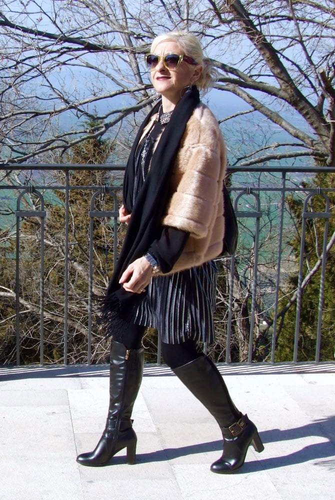 Milfs & gilfs con botas no.23
 #103269402