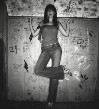 Mandy moore - sheryl nields photoshoot (2003)
 #81938649