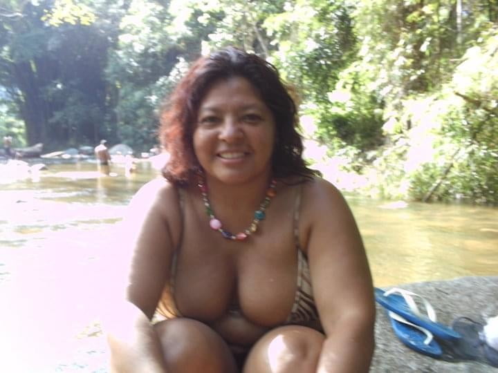 Esposa de corno exhibiendose en la playa. BBW flashing wife #95256100