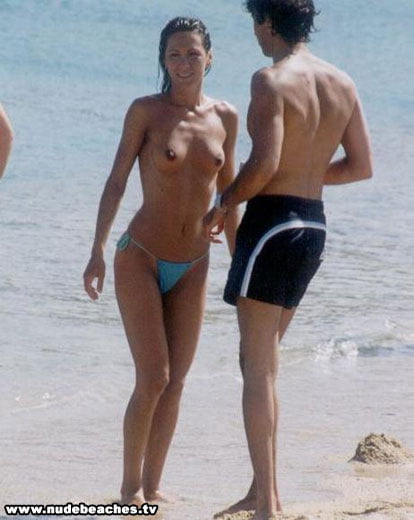 Topless en la playa doble
 #105530698