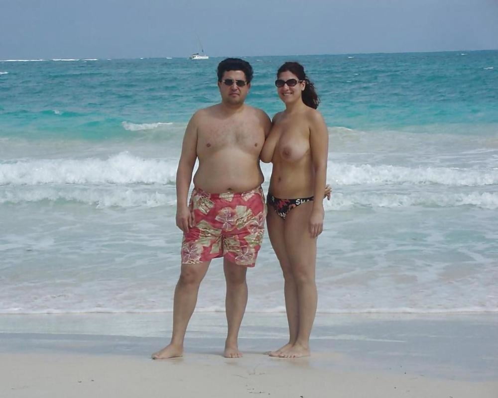 Topless en la playa doble
 #105530790
