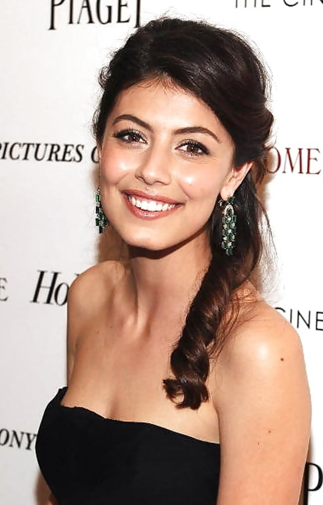 Alessandra mastronardi
 #95822940