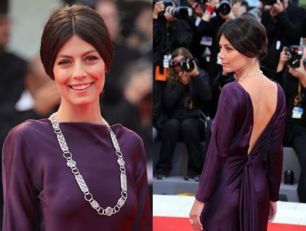 Alessandra mastronardi
 #95822944