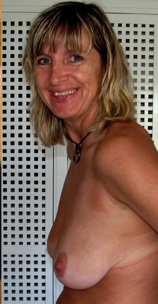 Side view of charming matures tits #87529149