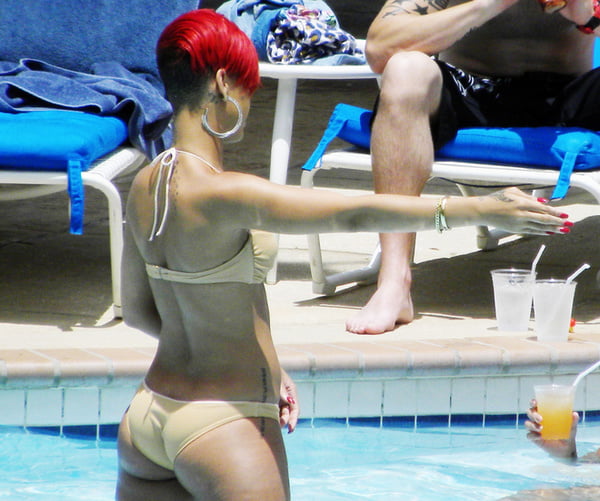 Rihanna #97013294