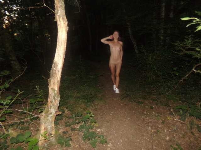 Nackt und sexy im Wald - nue dehors
 #106775431