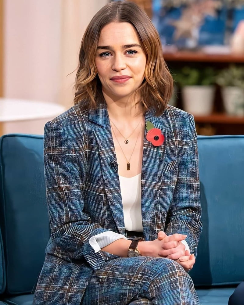 Emilia clarke hot photo #98156580