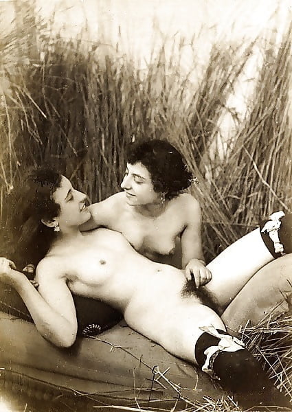 lesbos d&#039;hier et d&#039;avant-hier #82349465