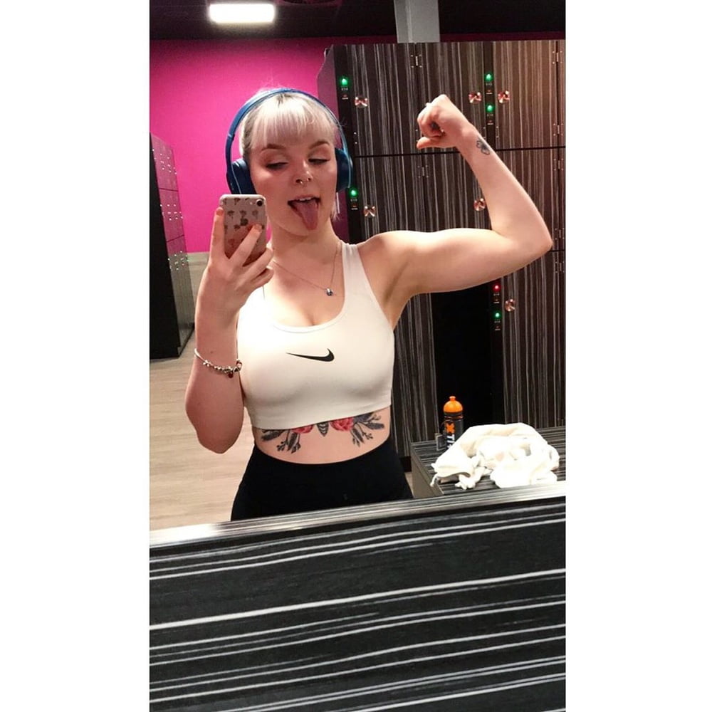 大きな胸のfucktoy
 #95711835