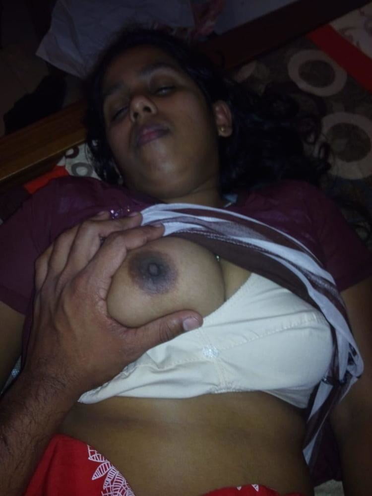 Nackte tamilische desi indische Frau
 #91643152