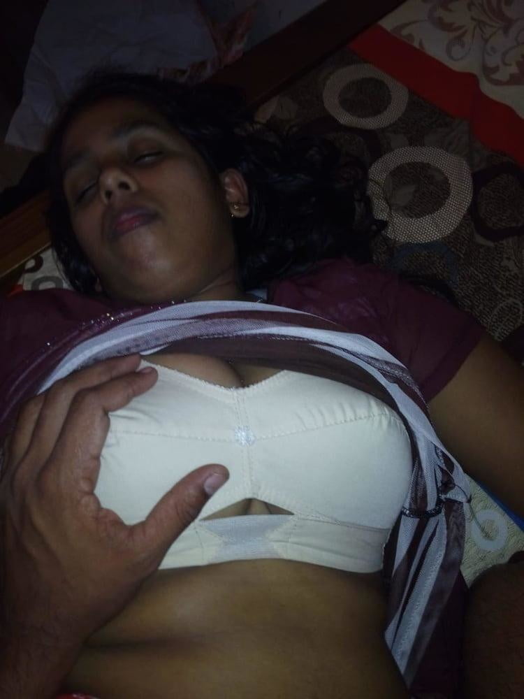 Nudo tamil desi moglie indiana
 #91643163