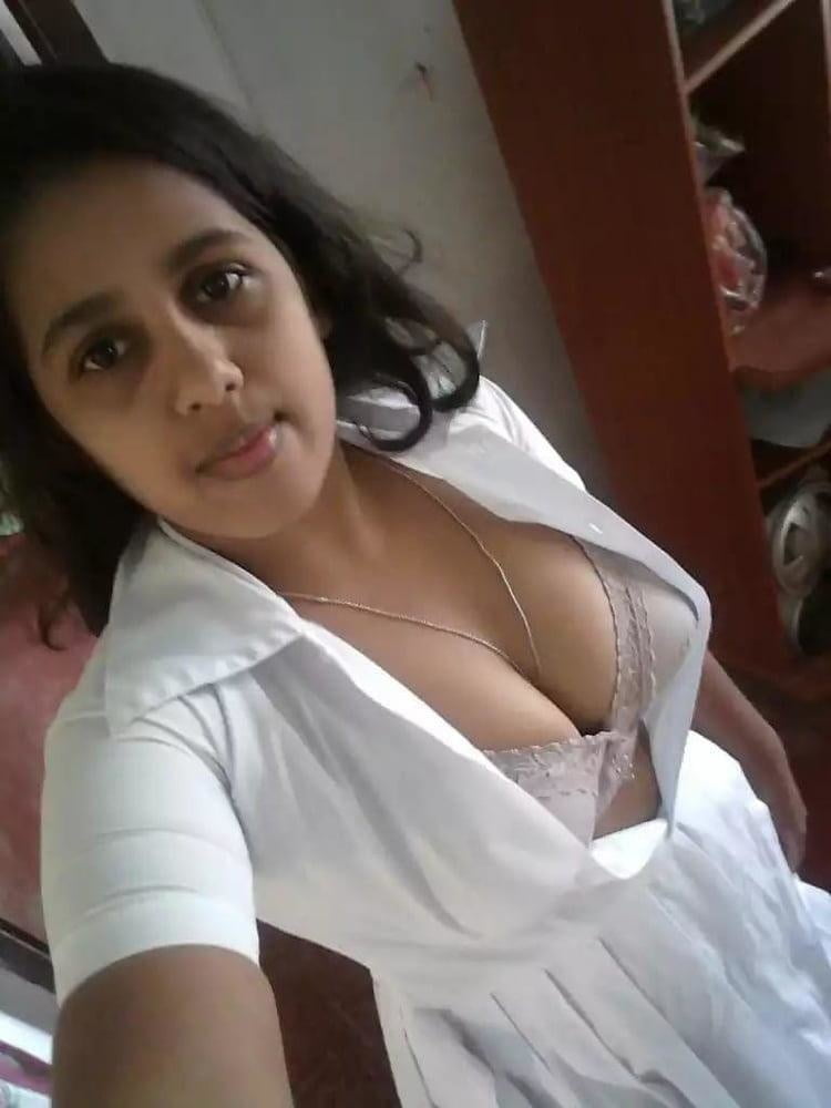 Nackte tamilische desi indische Frau
 #91643169