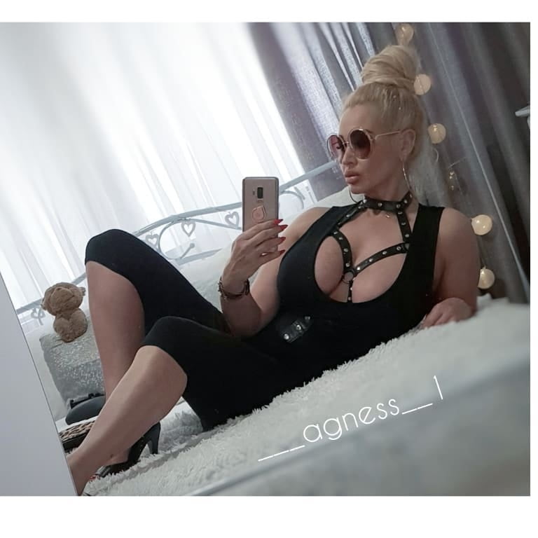 Calda troia anale ucraina matura che mostra il suo corpo sexy (2)
 #88726102