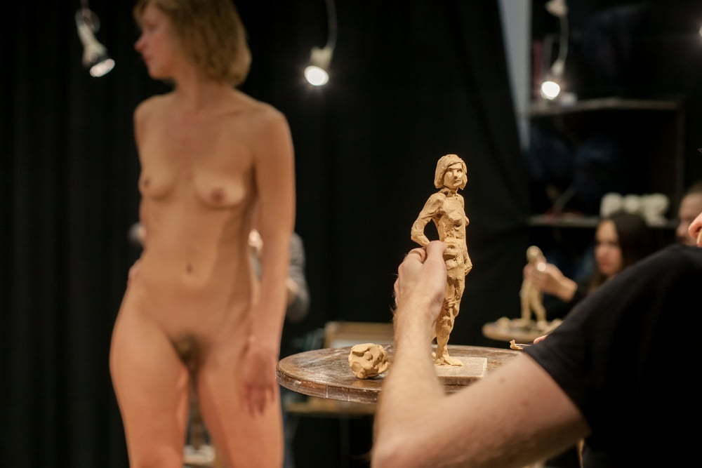 Modelos de arte desnudo
 #104182247