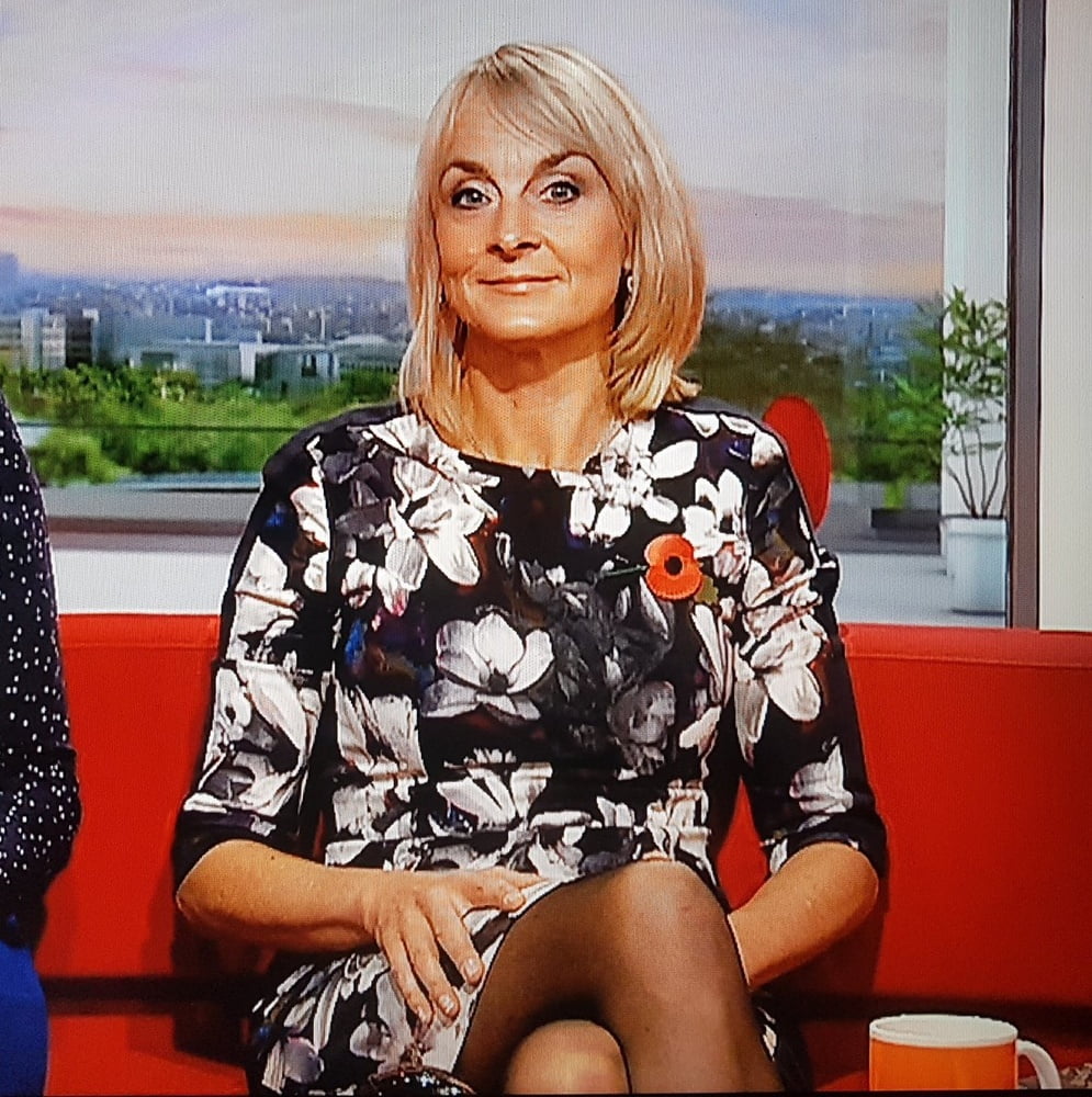 ルイーズ・ミンチン - 驚異的な脚を持つセクシーな英国のニュースリーダー
 #90726937