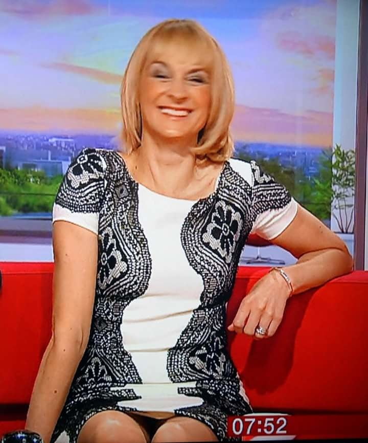 ルイーズ・ミンチン - 驚異的な脚を持つセクシーな英国のニュースリーダー
 #90726945