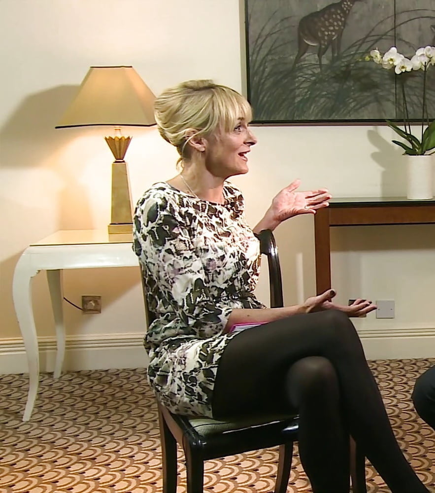 ルイーズ・ミンチン - 驚異的な脚を持つセクシーな英国のニュースリーダー
 #90726948