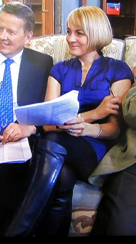 ルイーズ・ミンチン - 驚異的な脚を持つセクシーな英国のニュースリーダー
 #90726954