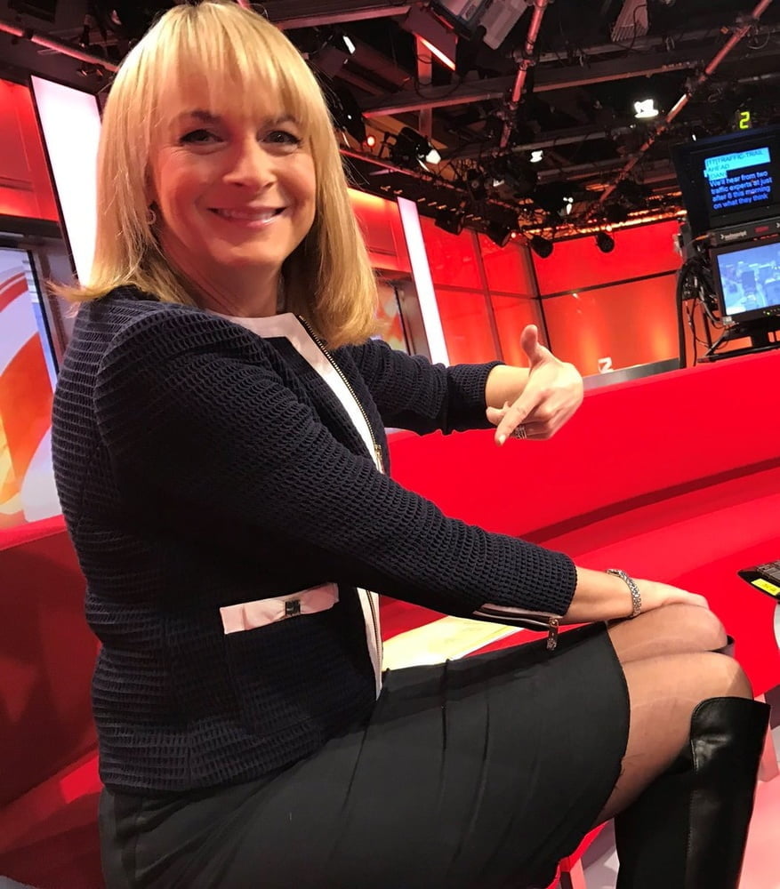 ルイーズ・ミンチン - 驚異的な脚を持つセクシーな英国のニュースリーダー
 #90726956