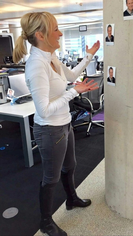 ルイーズ・ミンチン - 驚異的な脚を持つセクシーな英国のニュースリーダー
 #90726960