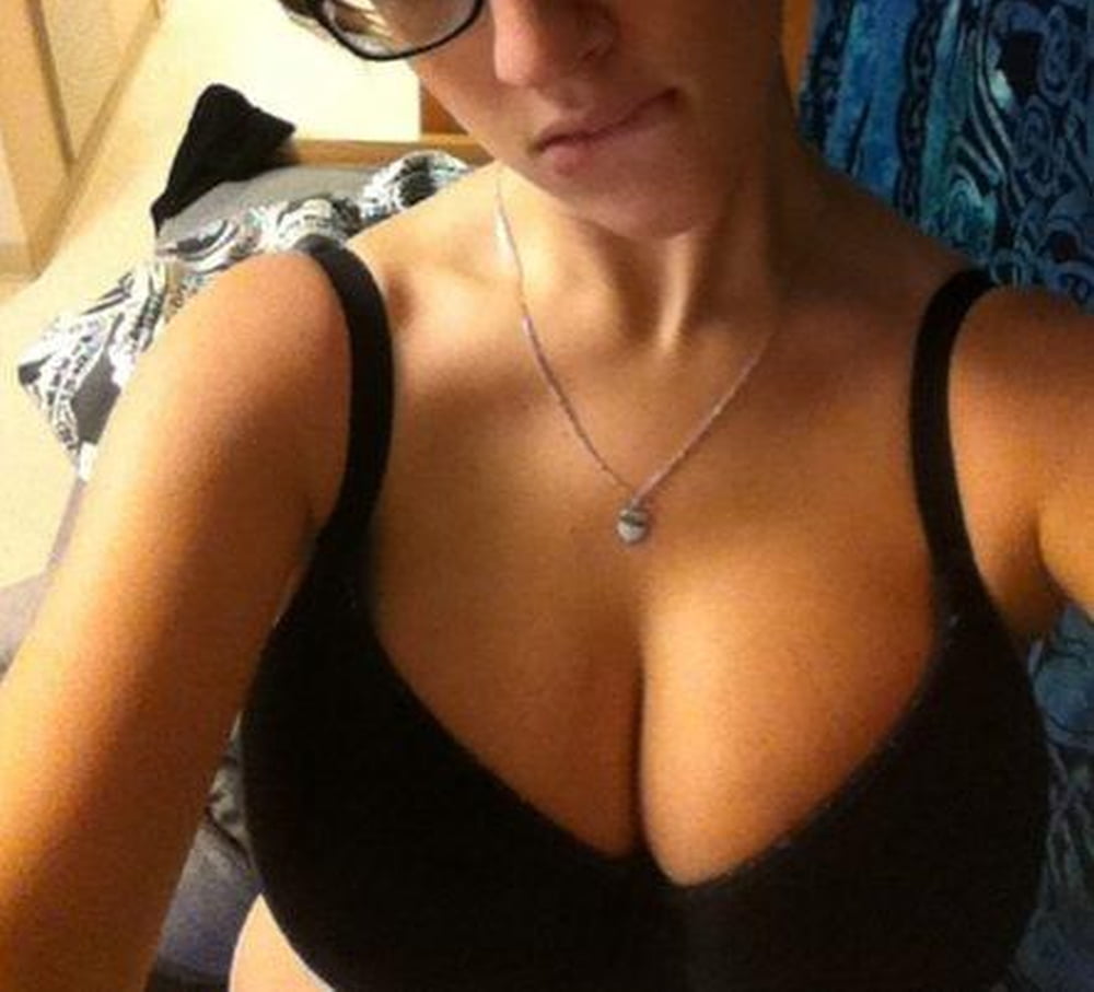 Morena belleza nerd no es realmente shy....
 #93237981