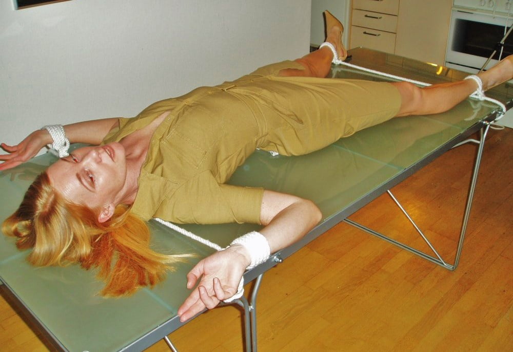 Ausgespreizt gefesselt Modeschau 01 #90824861