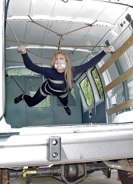 Ausgespreizt gefesselt Modeschau 01 #90824870