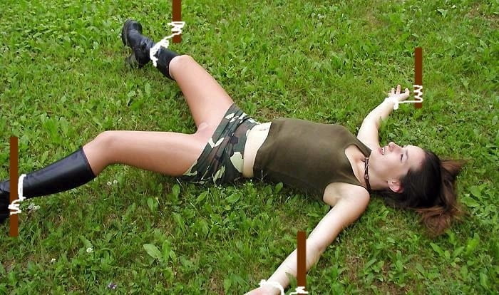 Ausgespreizt gefesselt Modeschau 01 #90824897