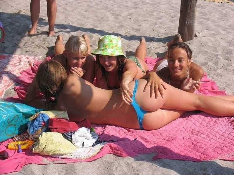 Mezcla de sexo en la playa 162
 #92173418