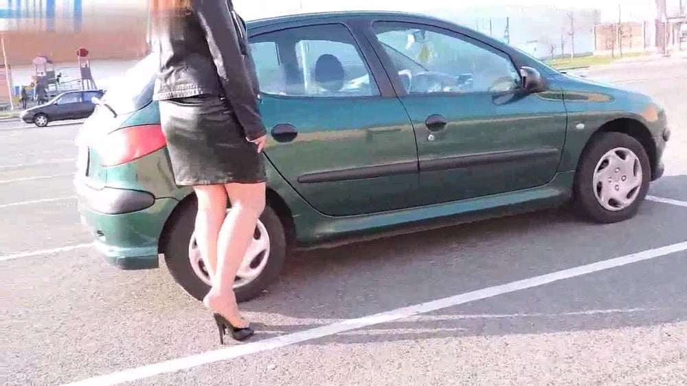 Faccio la vacca davanti a un supermercato a vigevano
 #82405912