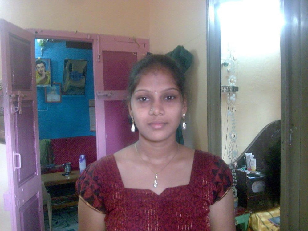 Nouvellement mariée femme tamil darshini
 #83535337