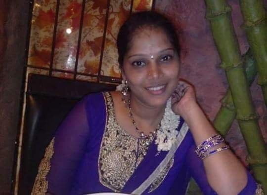 Nouvellement mariée femme tamil darshini
 #83535359