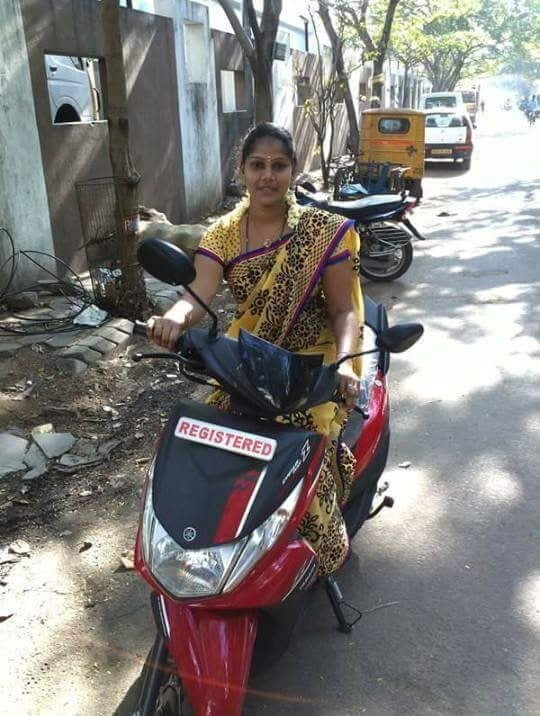 Neu verheiratete tamilische Frau Darshini
 #83535373