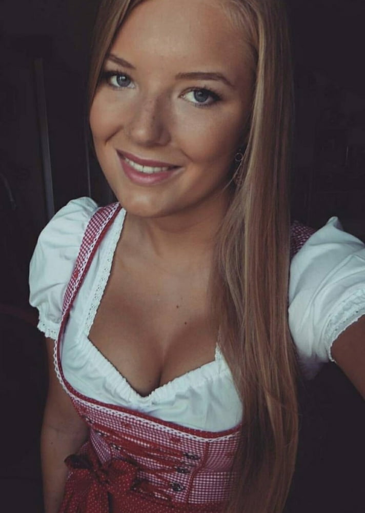 Sexy Dirndl Girls 391 #80495053