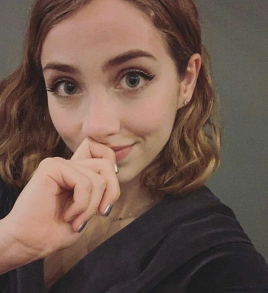 Emily Rudd nude #109330652